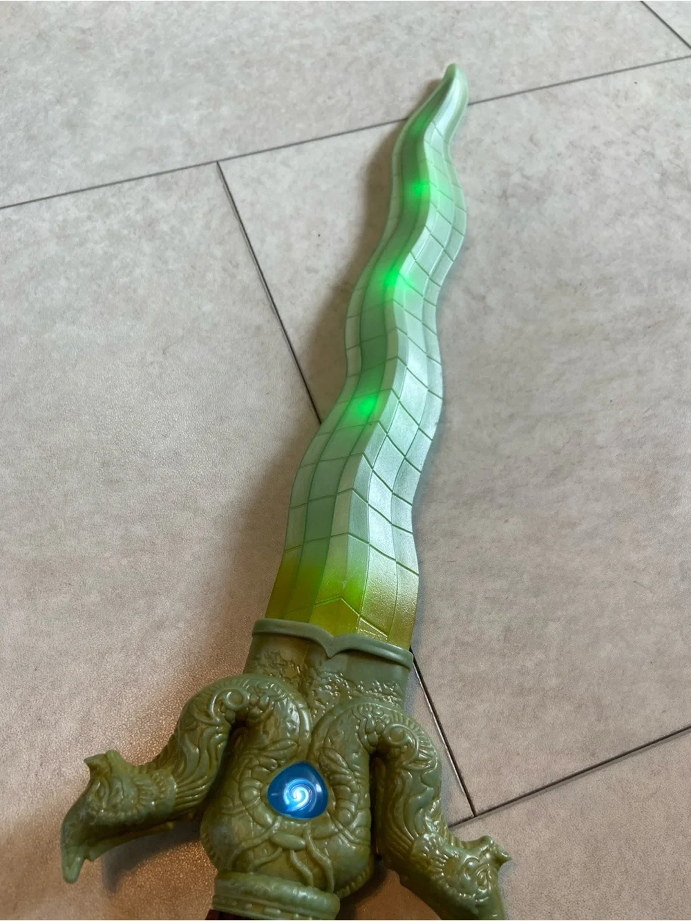 Disney RAYA and the Last Dragon - Dragon Blade Sword with sound effects & lights
